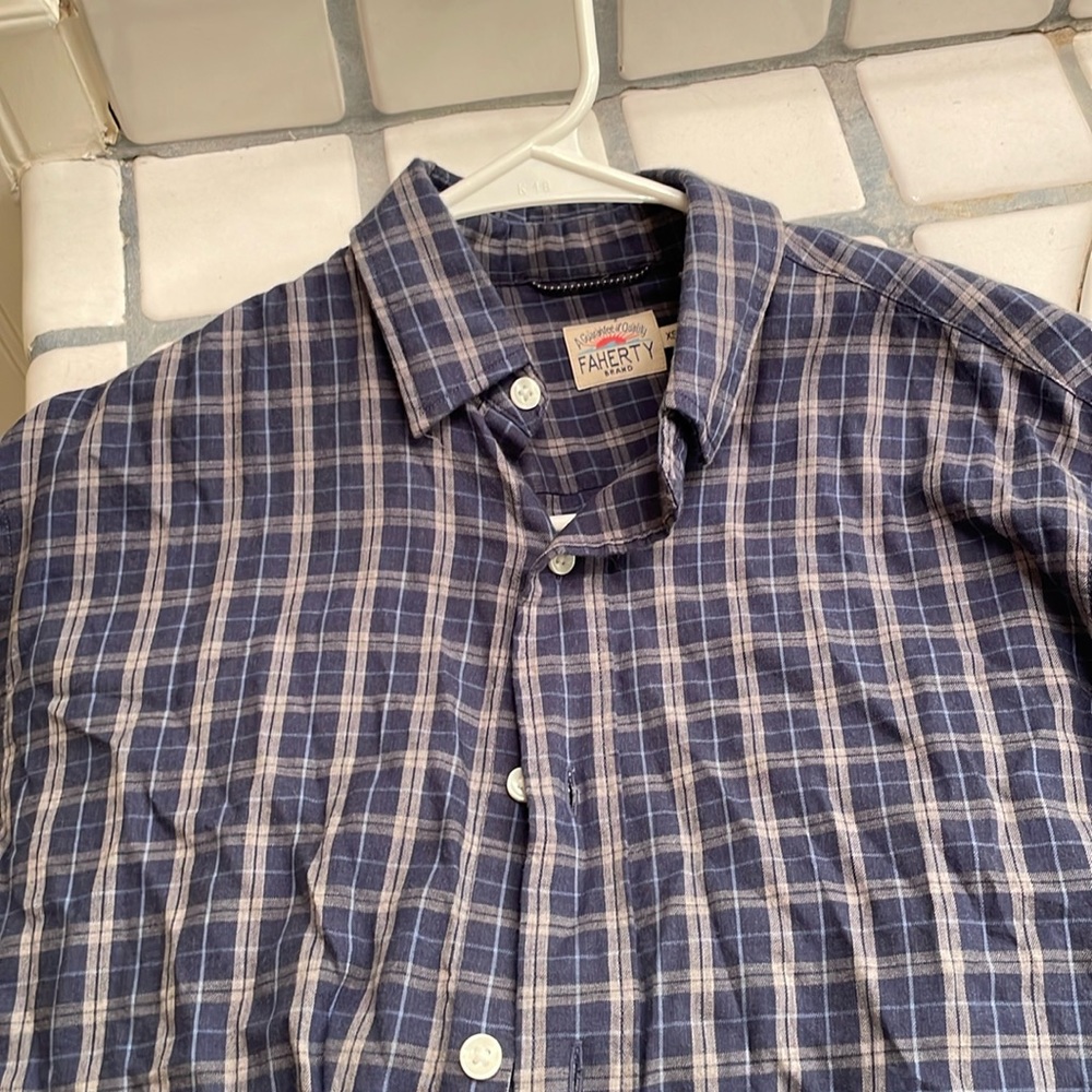 Faherty movement shirt excellent condition. XS